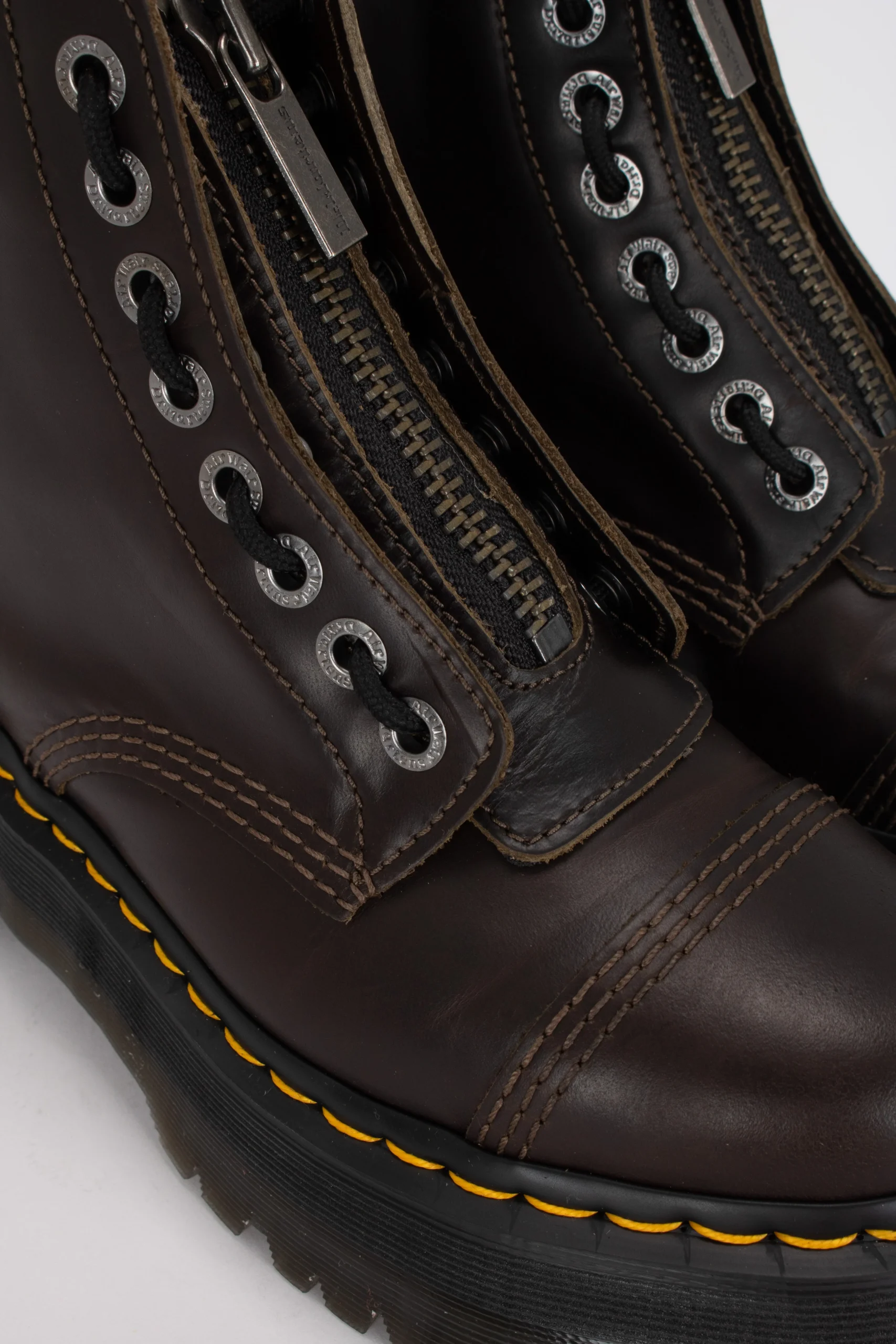 SINCLAIR – Image 6